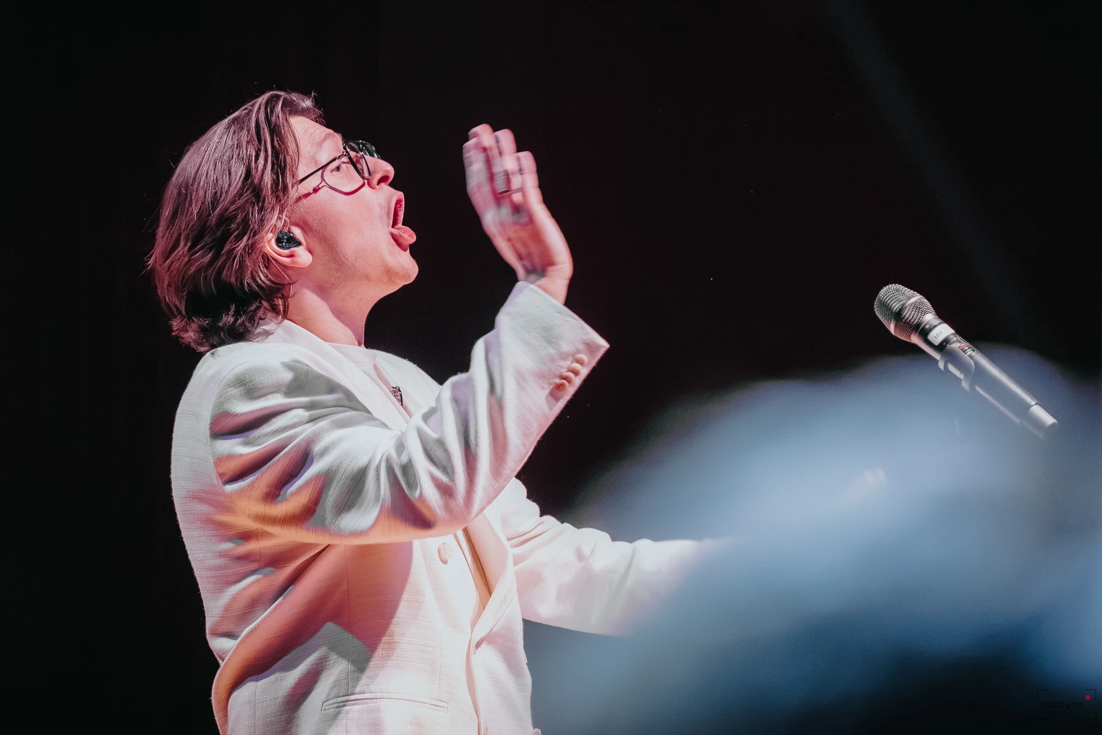 dyrygent prowadzący chór 4GOSPEL podczas koncertu