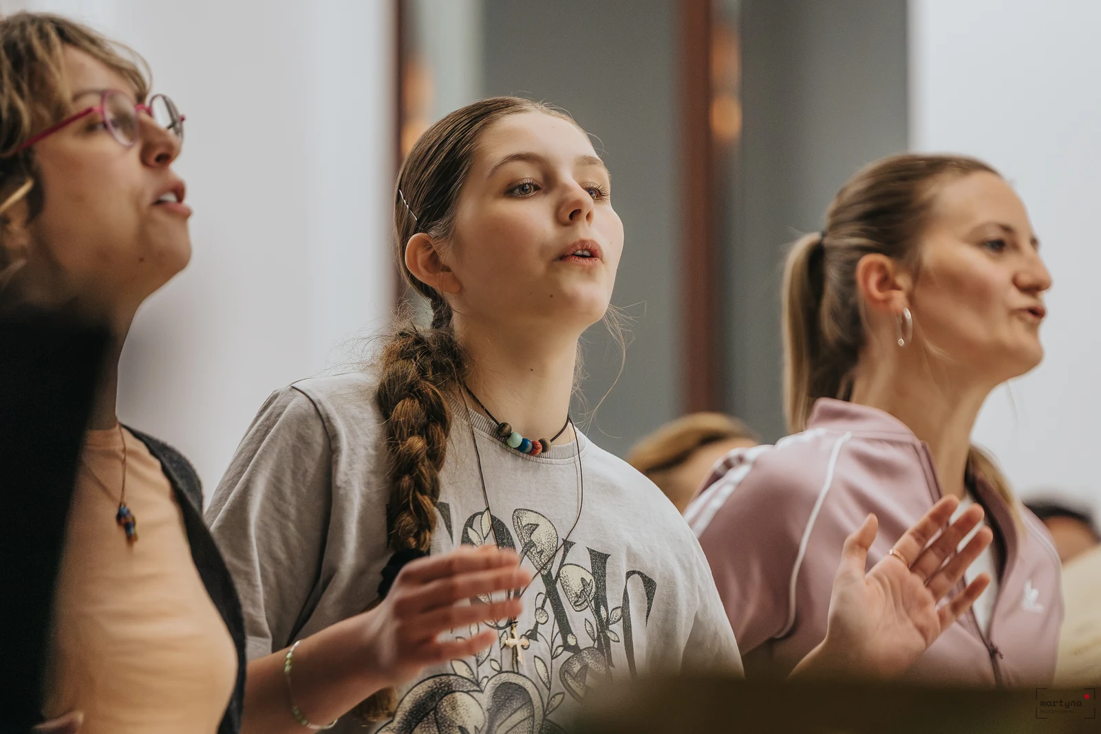 chórzystki 4GOSPEL śpiewają i klaszczą podczas próby